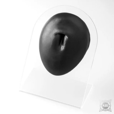 Модель пупка черного цвета