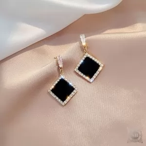 Серьги LATS черные в форме ромба